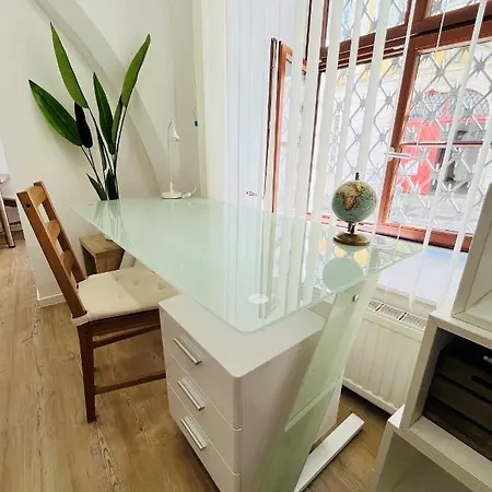 Filmap- Charmante Kreuzgewoelbe-whg Im Herzen Der Altstadt-ideal Fuer Paare & Geschaeftsreisende Lägenhet Görlitz